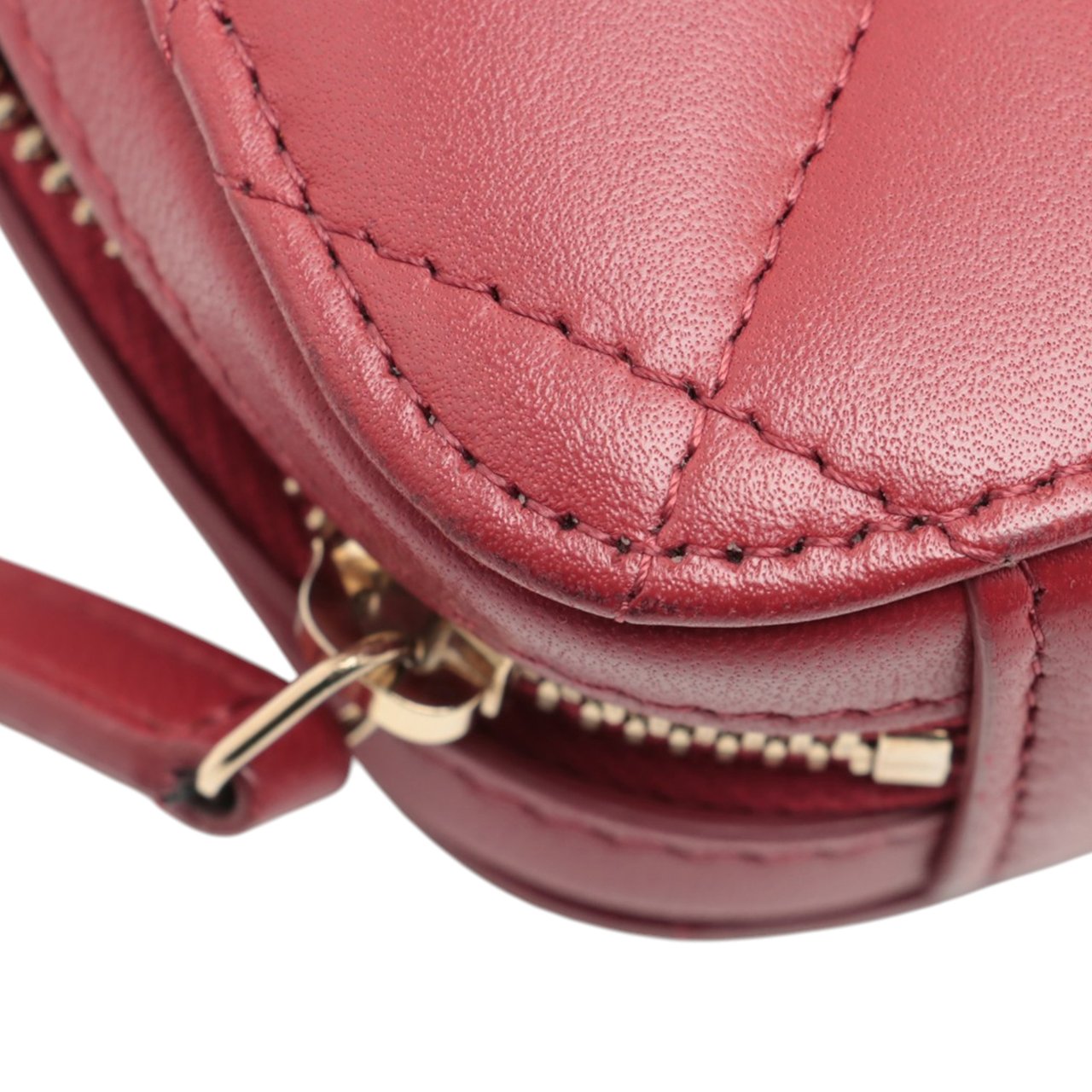 Chanel CC Quilted Lambskin Zip Phone Case Rood