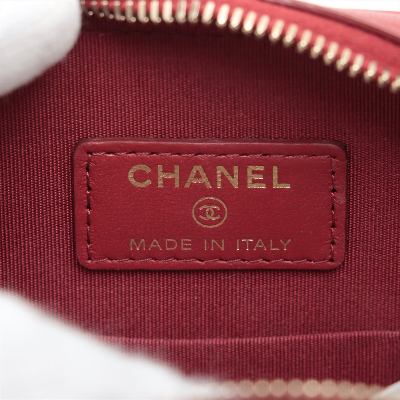 Chanel CC Quilted Lambskin Zip Phone Case Rood