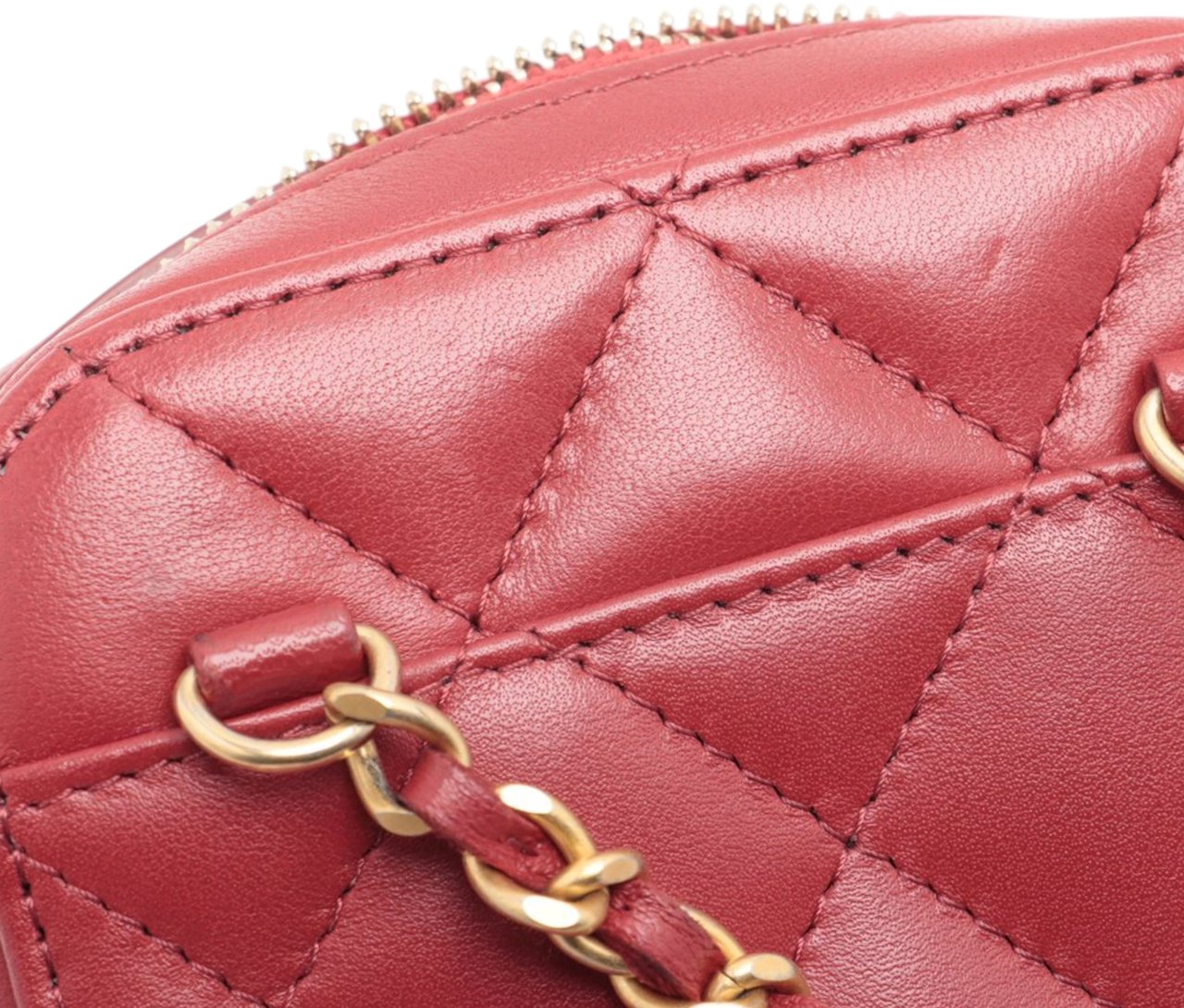 Chanel CC Quilted Lambskin Zip Phone Case Rood