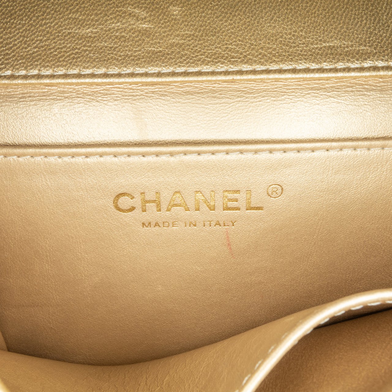 Chanel Small Lambskin Chic Pearls Flap Goud