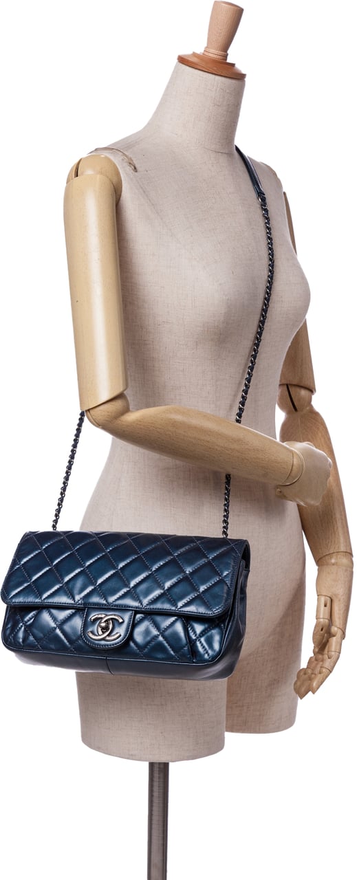 Chanel Quilted Glazed Calfskin Coco Pleats Flap Blauw