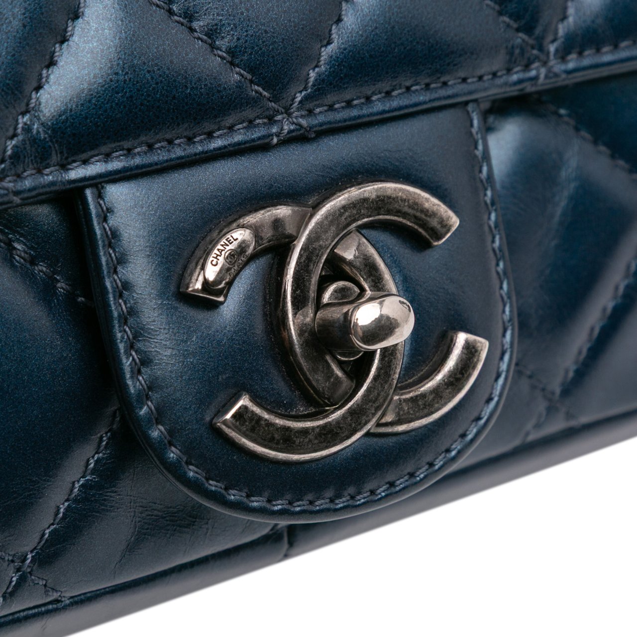 Chanel Quilted Glazed Calfskin Coco Pleats Flap Blauw