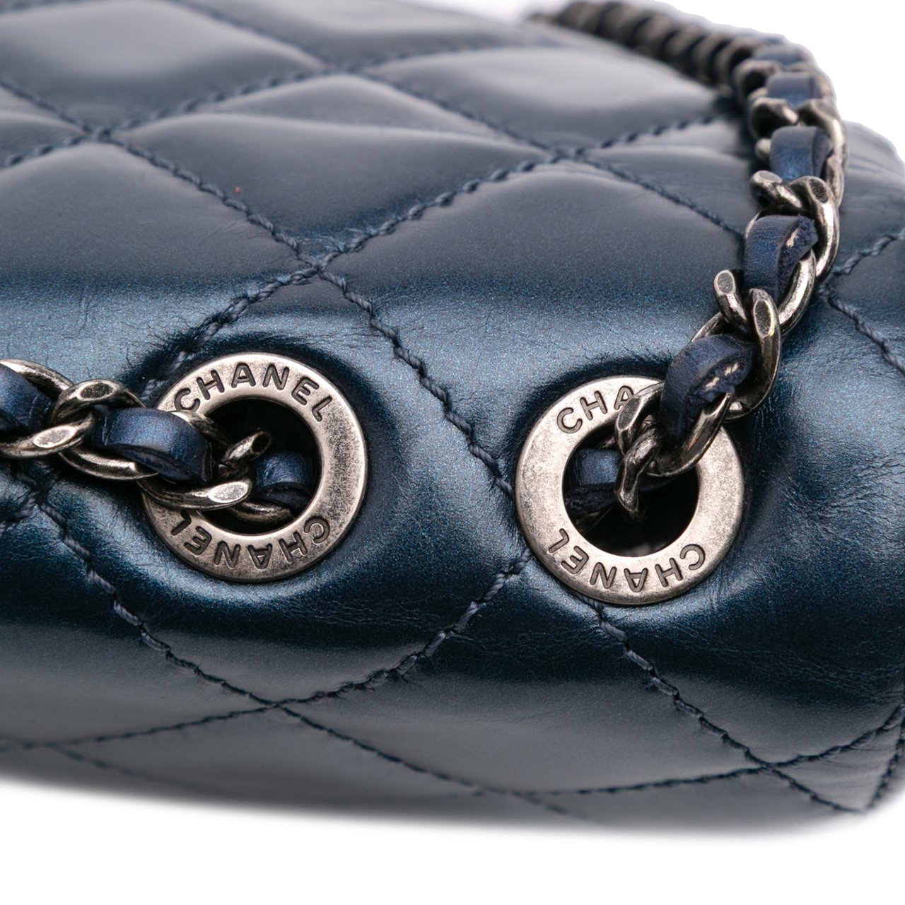 Chanel Quilted Glazed Calfskin Coco Pleats Flap Blauw