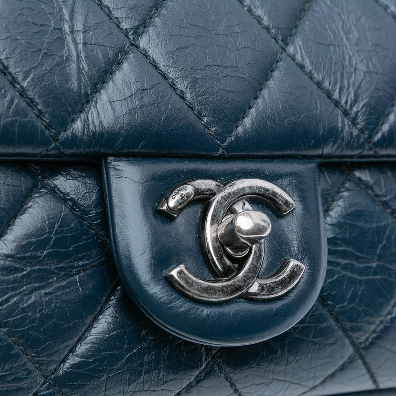 Chanel Small Glazed Calfskin Duo Color Flap Blauw