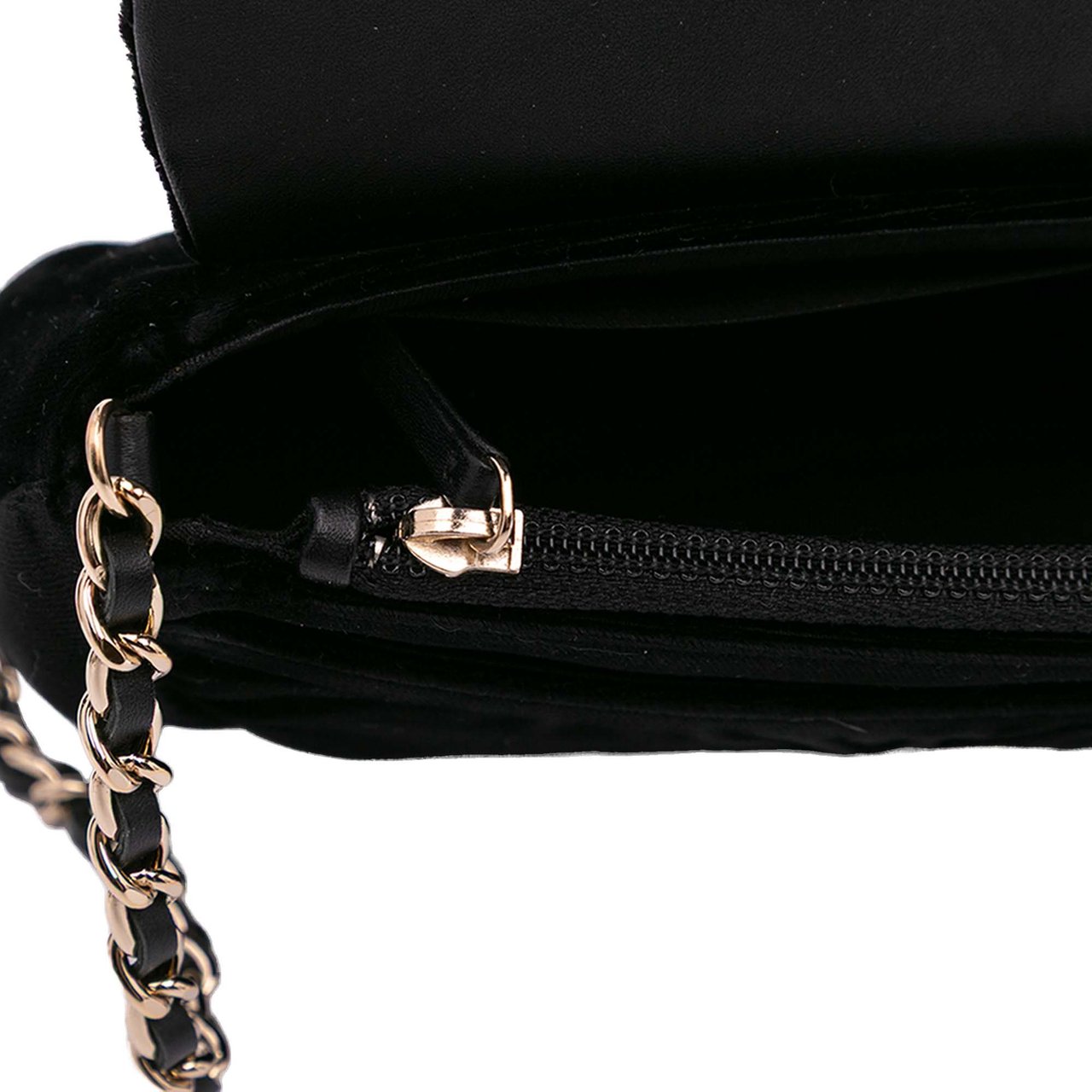 Chanel CC Velvet Half Moon Wallet on Chain Zwart