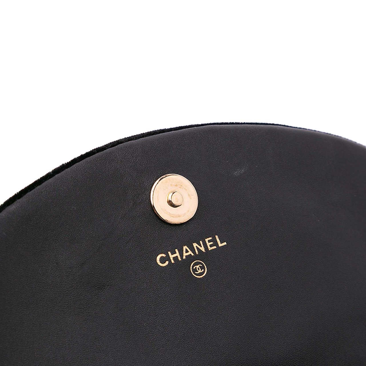 Chanel CC Velvet Half Moon Wallet on Chain Zwart