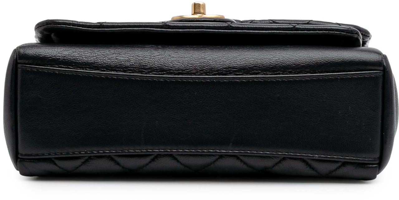 Chanel Small Quilted Lambskin Chain Link Flap Zwart