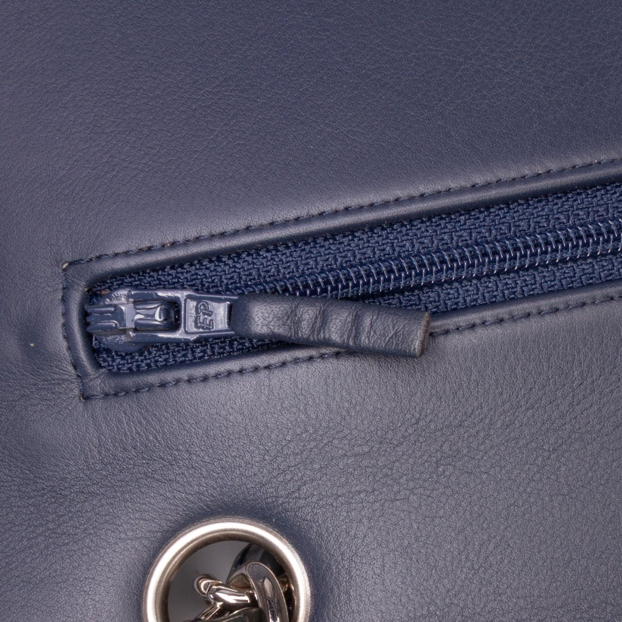 Chanel Jumbo Classic Chevron Patent Double Flap Blauw