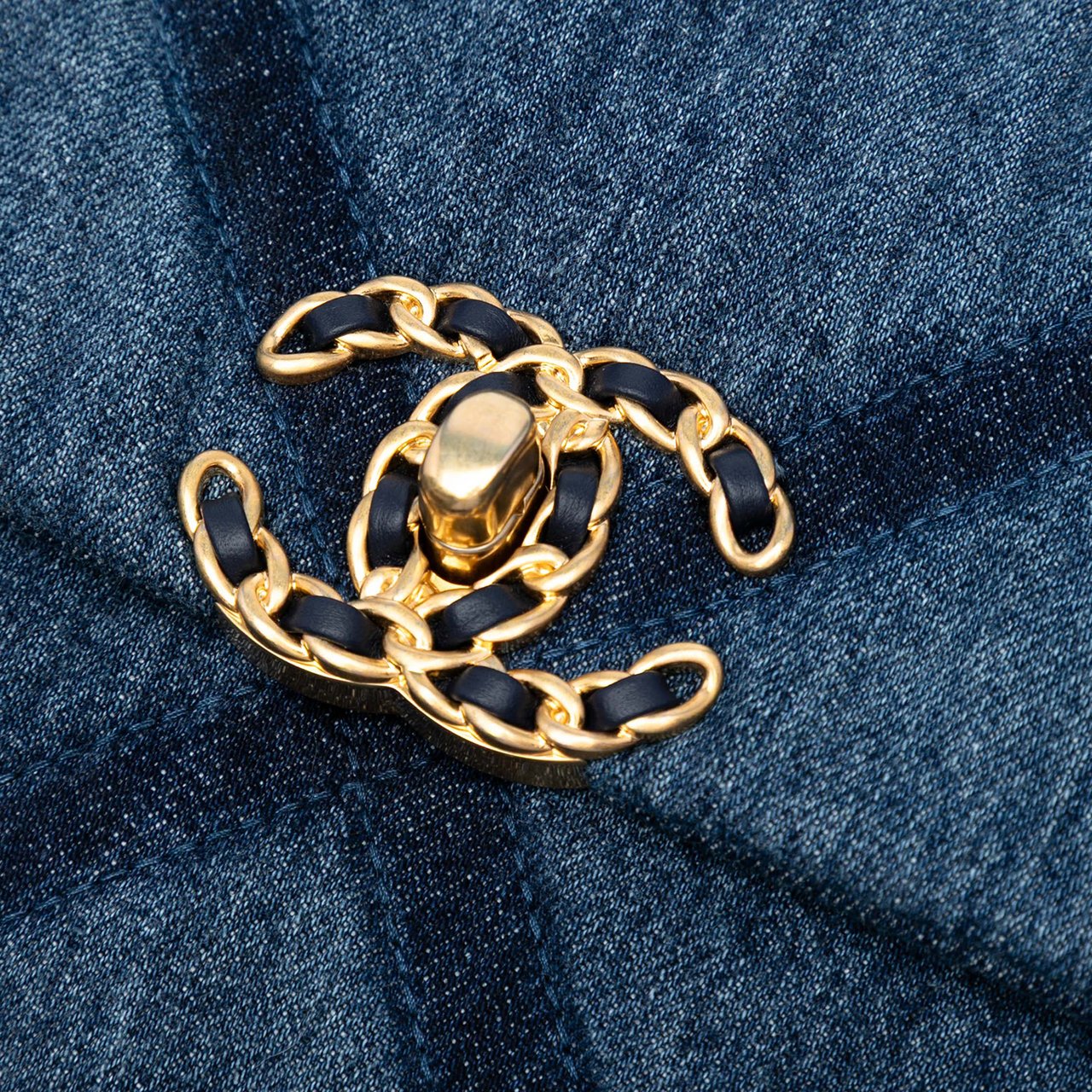 Chanel Large Denim 19 Flap Blauw