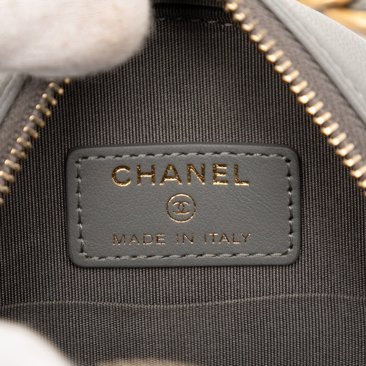 Chanel Lambskin 19 Round Clutch with Chain Grijs