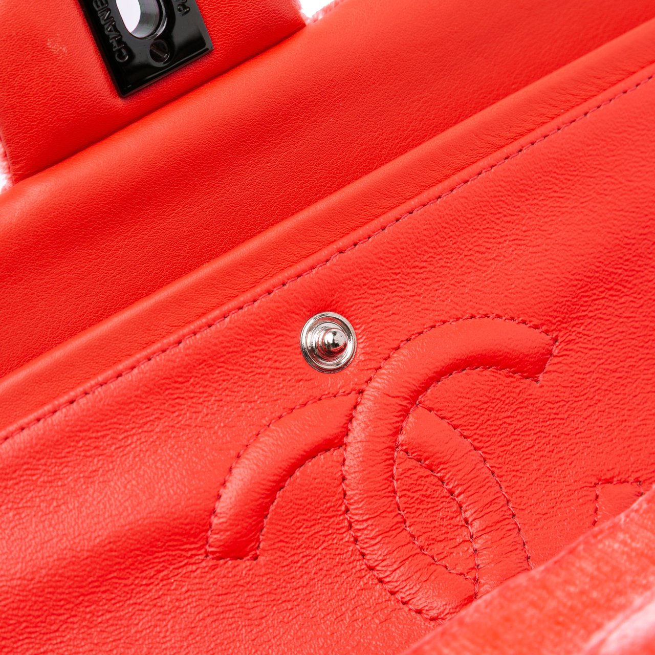 Chanel Medium Classic Velvet Double Flap Rood