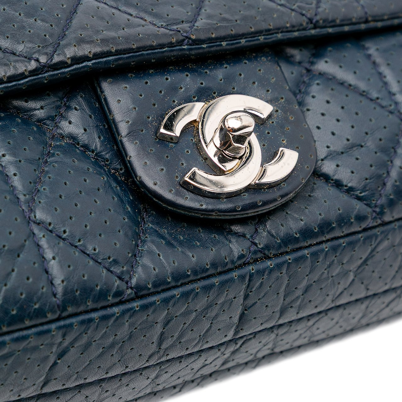 Chanel CC Quilted Perforated Aged Calfskin Flap Blauw