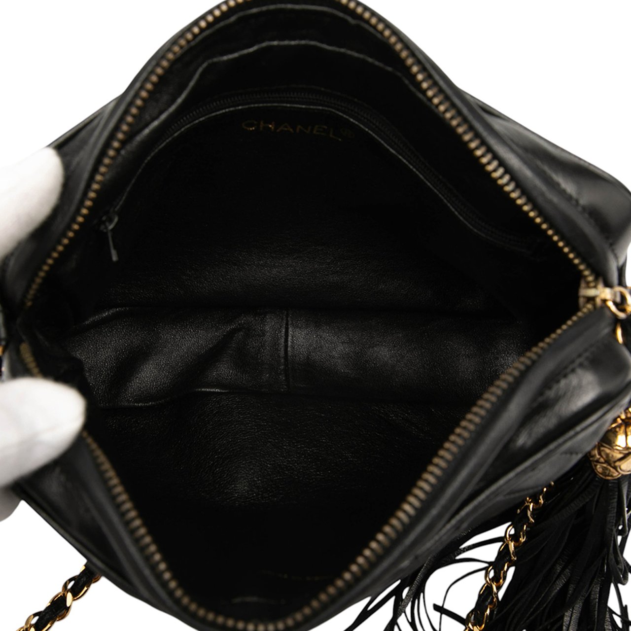 Chanel CC Chevron Quilted Lambskin Tassel Camera Case Zwart