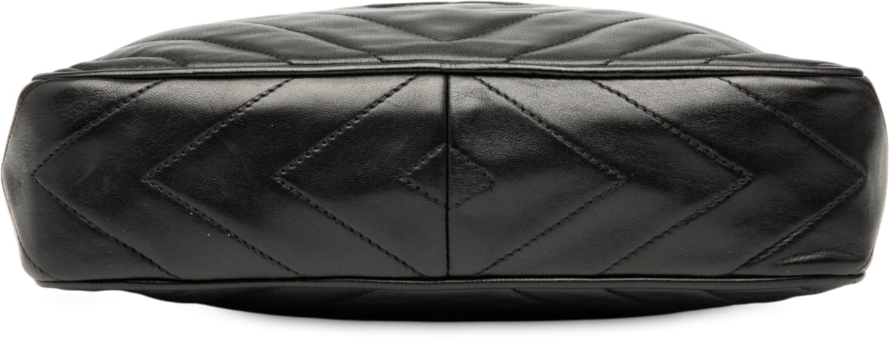 Chanel CC Chevron Quilted Lambskin Tassel Camera Case Zwart