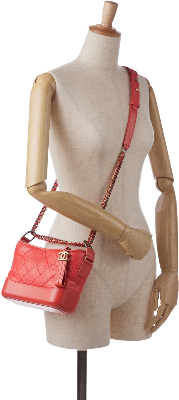 Chanel Small Chevron Lambskin Gabrielle Crossbody Rood