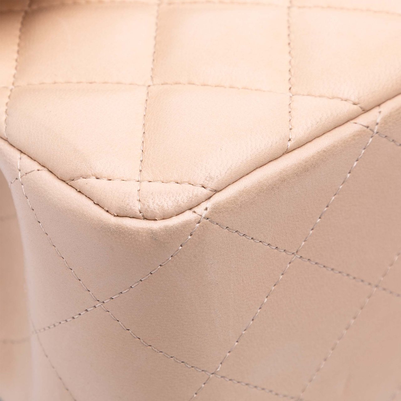 Chanel Jumbo Classic Lambskin Double Flap Bruin