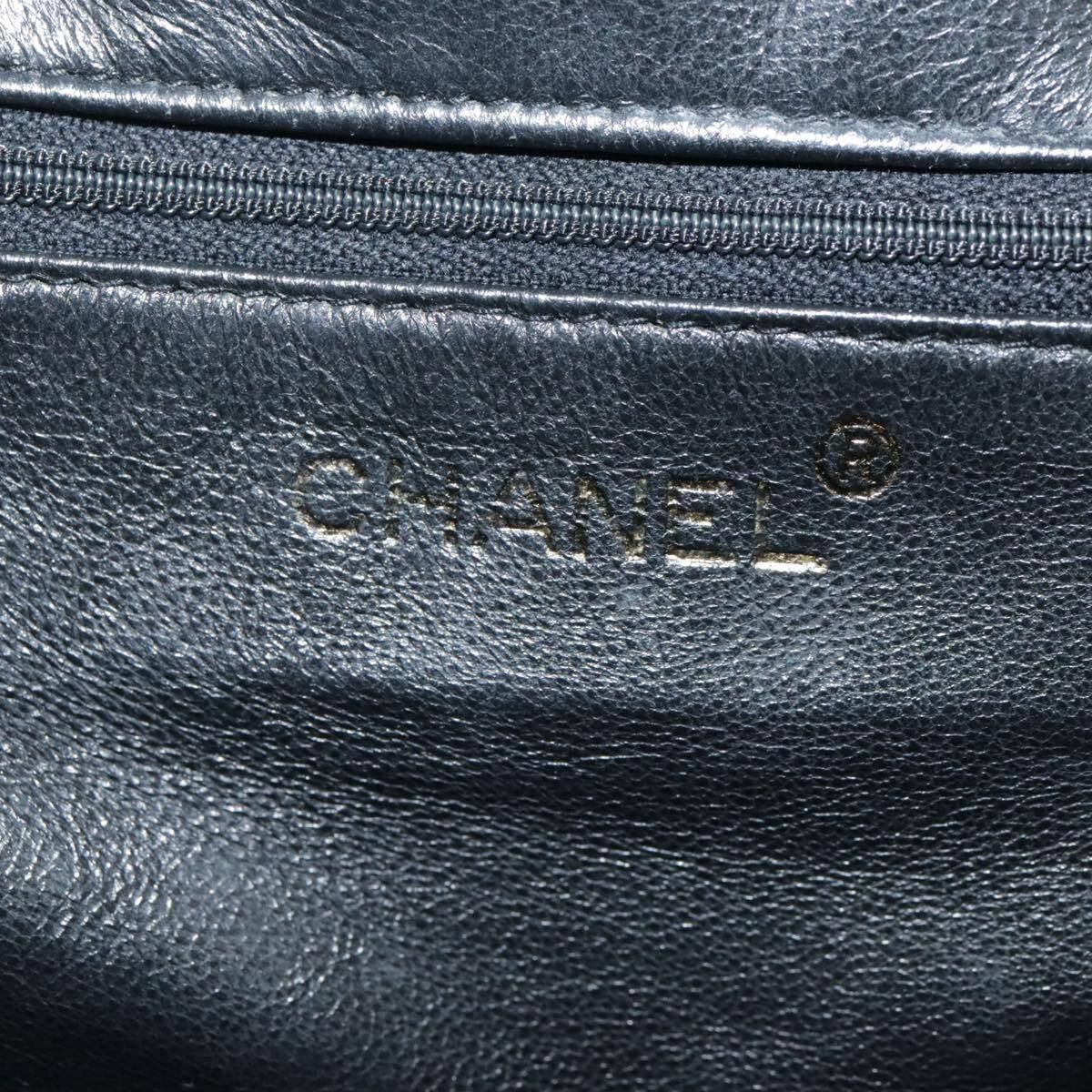 Chanel Chanel Vintage Chain Frame Bag Quilted Patent Small Zwart