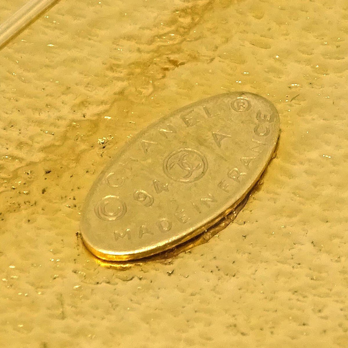 Chanel Vintage Round CC Sun Metal Goud