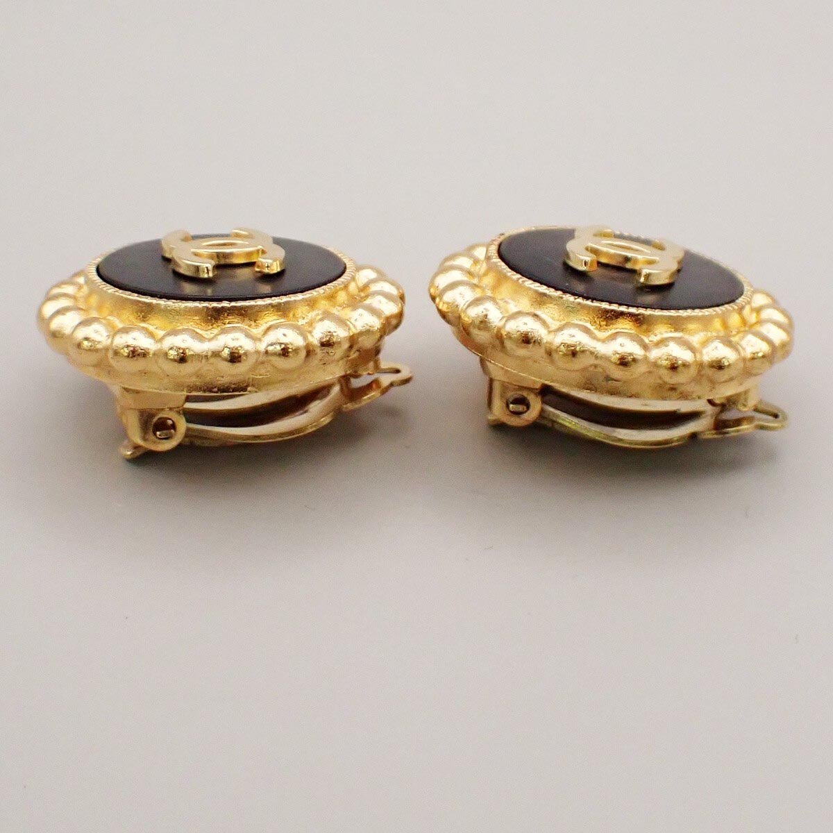 Chanel CC Round Earrings Metal Zwart