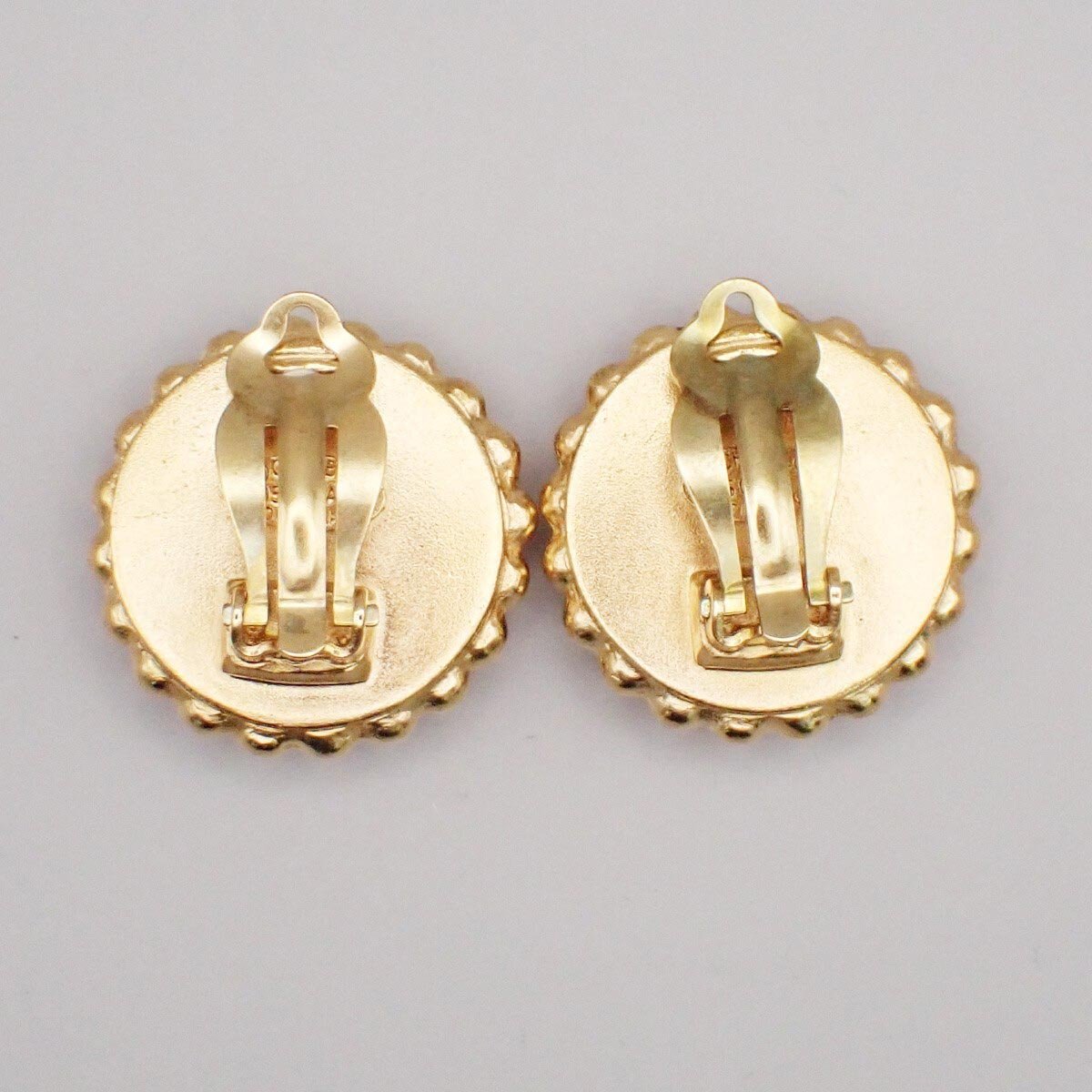 Chanel CC Round Earrings Metal Zwart
