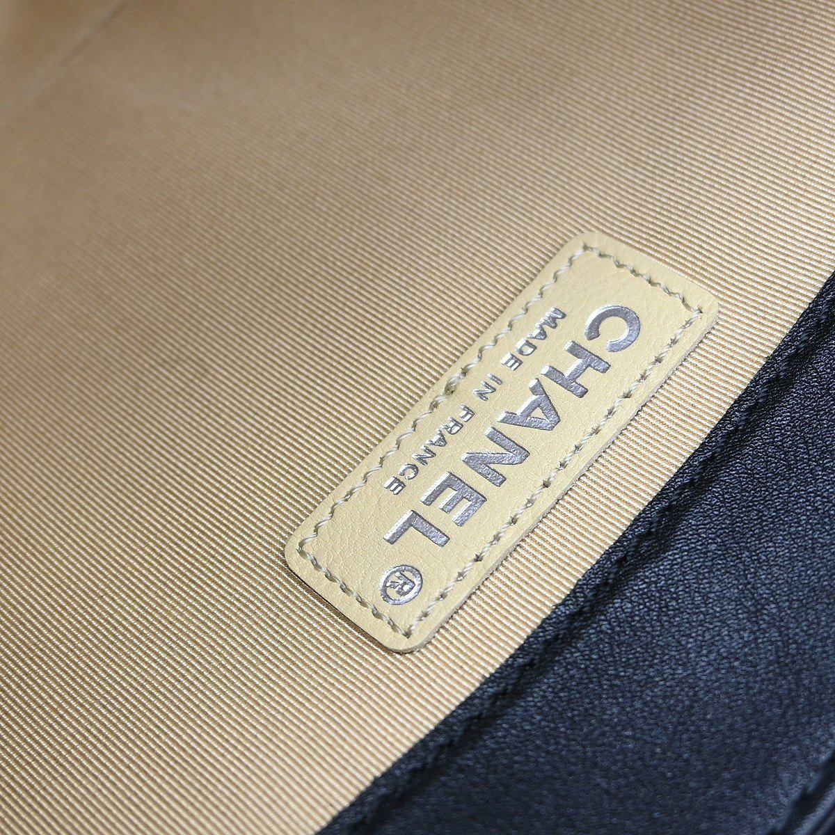 Chanel Reverso Boy Flap Woven Calfskin Old Medium Zwart