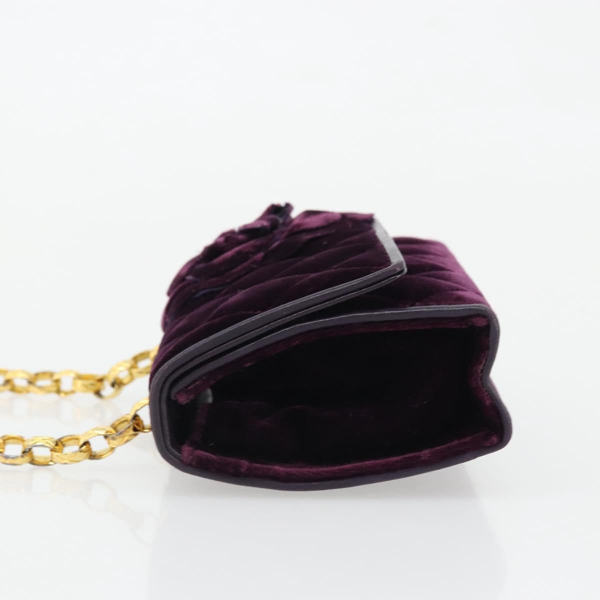 Chanel Chanel Wallet on Chain Quilted Velvet Paars