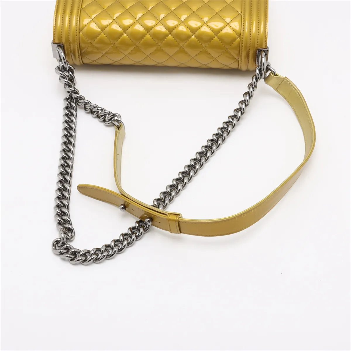 Chanel Boy Flap Patent Leather Old medium (25) Goud