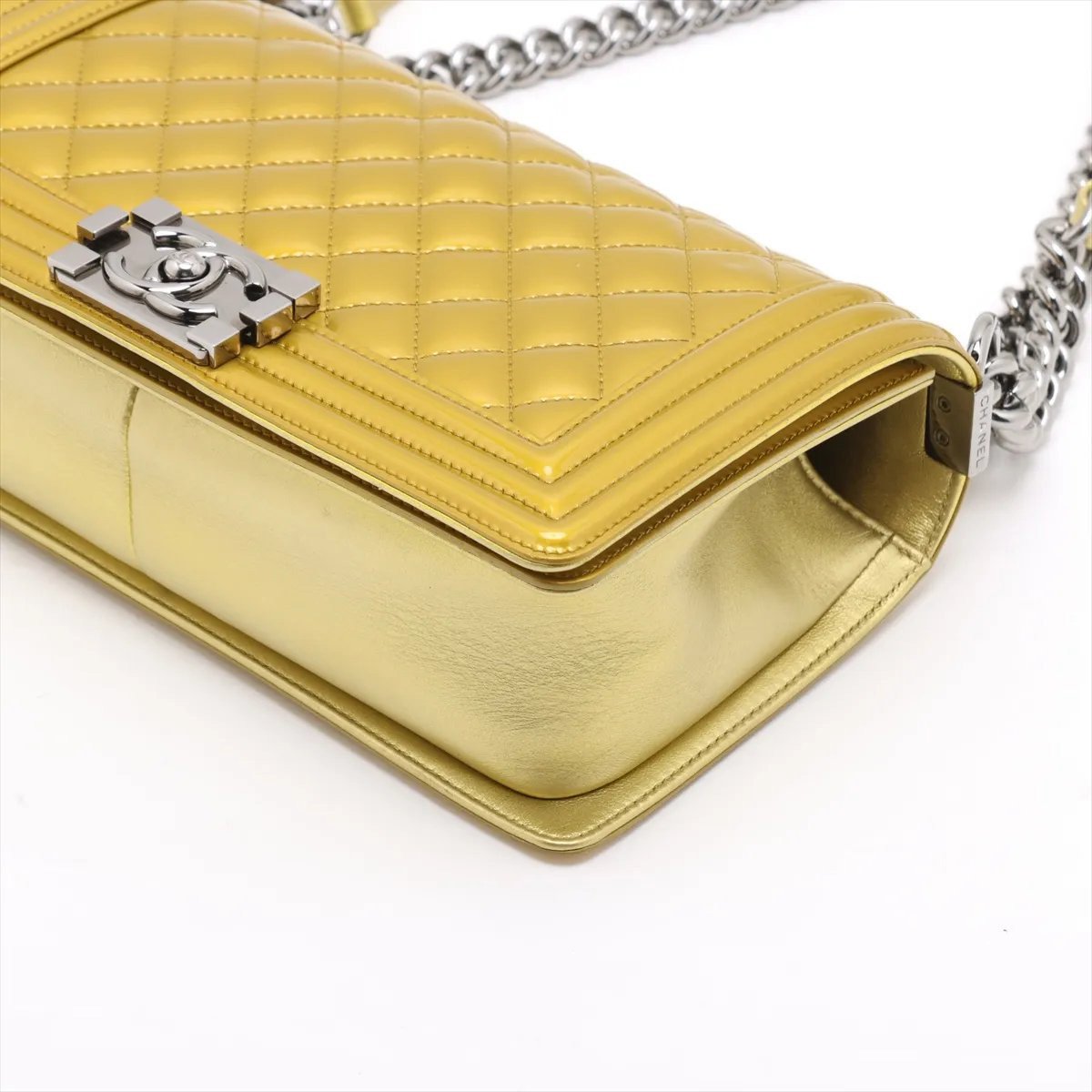 Chanel Boy Flap Patent Leather Old medium (25) Goud
