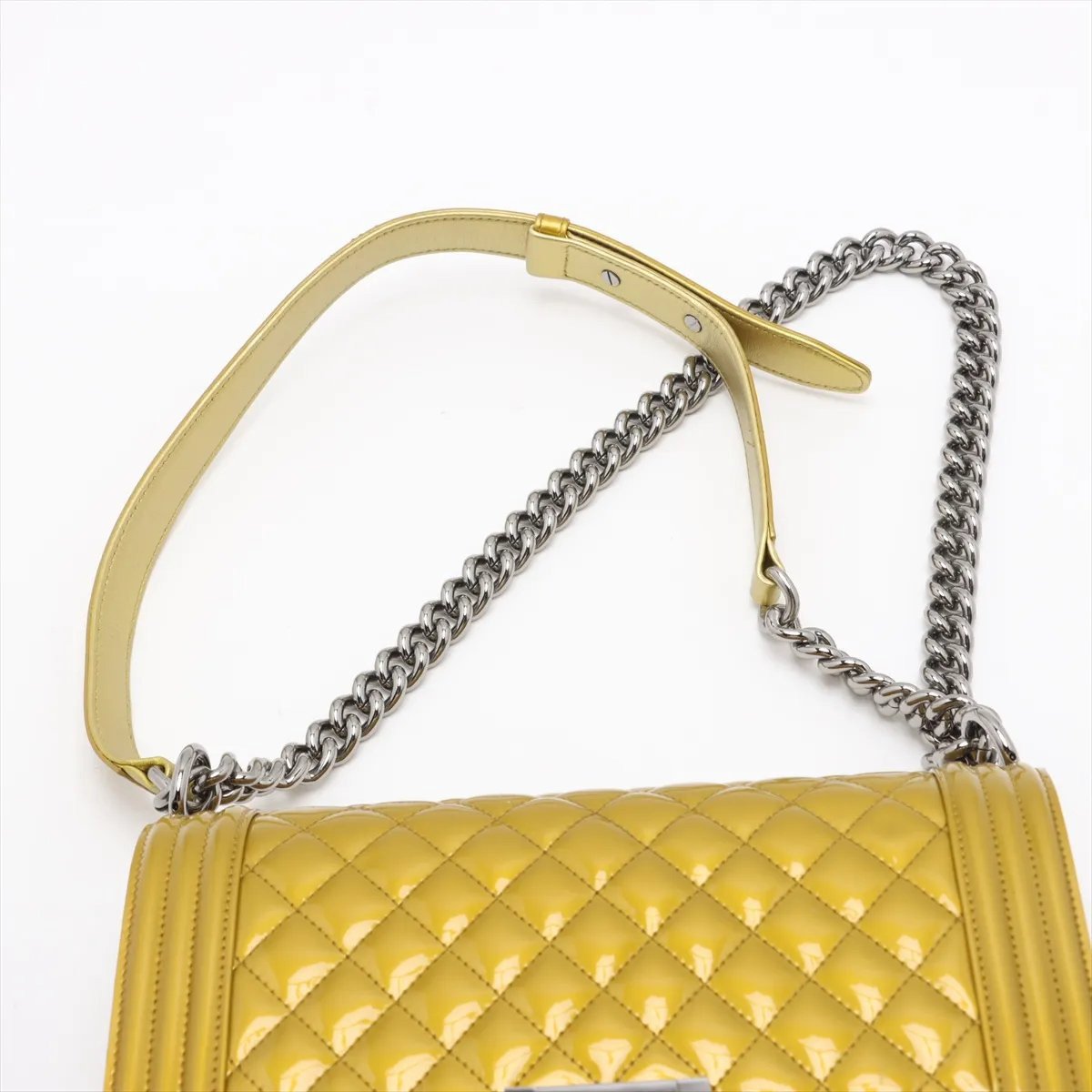 Chanel Boy Flap Patent Leather Old medium (25) Goud