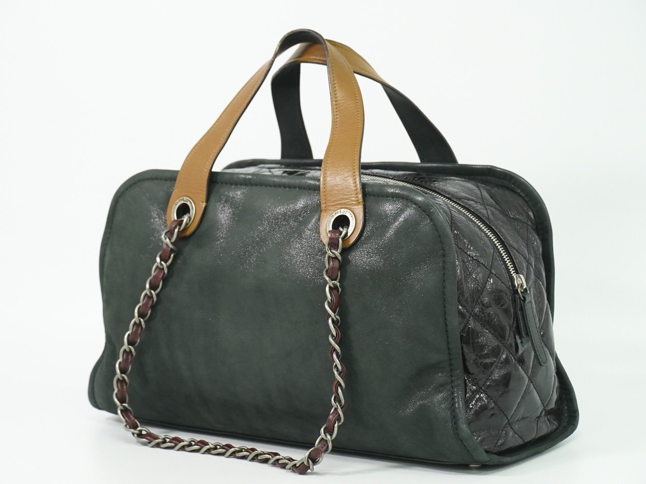 Chanel Chanel In the Mix Timeless Bowler Bag Iridescent Calfskin and Quilted Glazed Calfskin Large Zwart