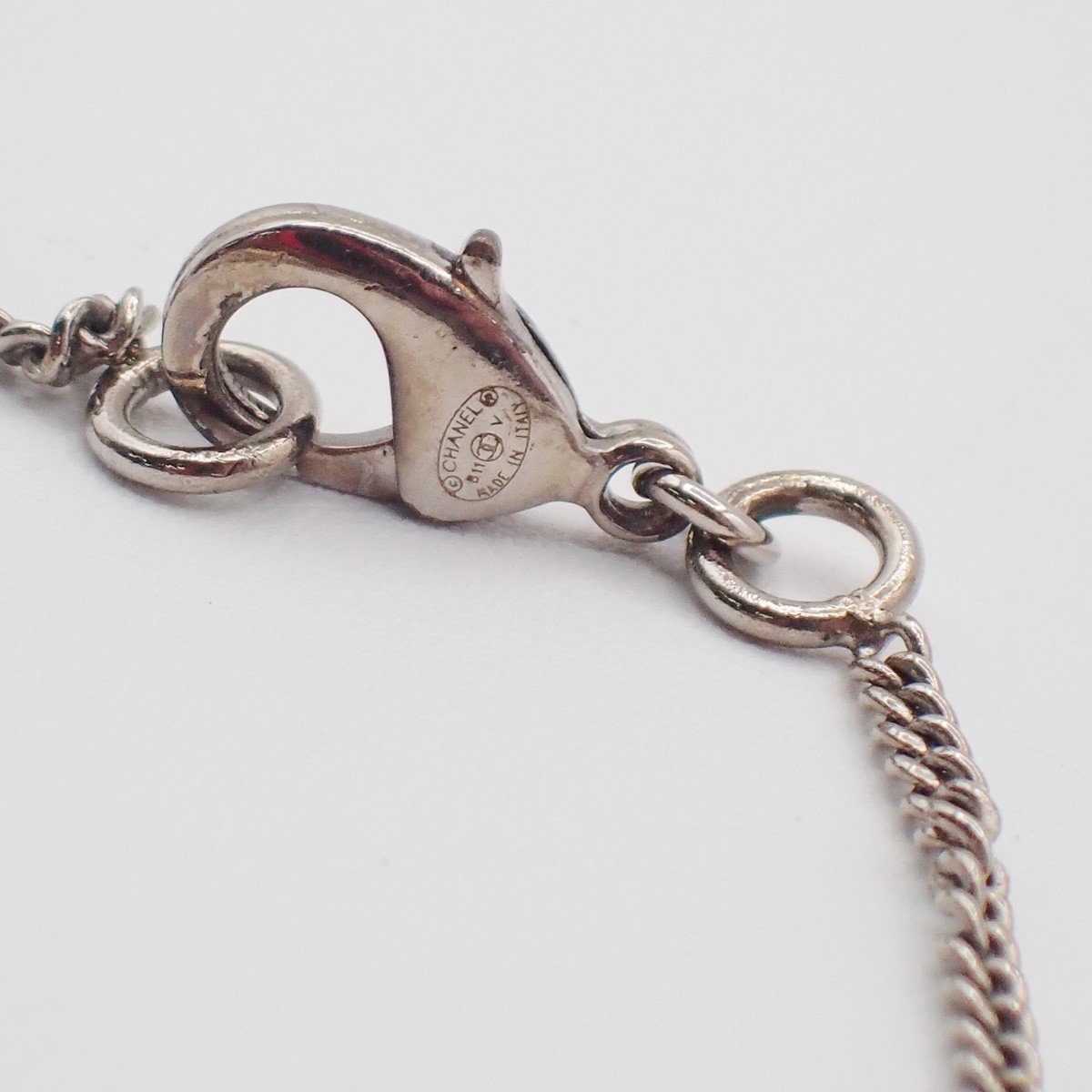 Chanel Vintage CC Logo Chain Charm Pendant silver plated Zilver