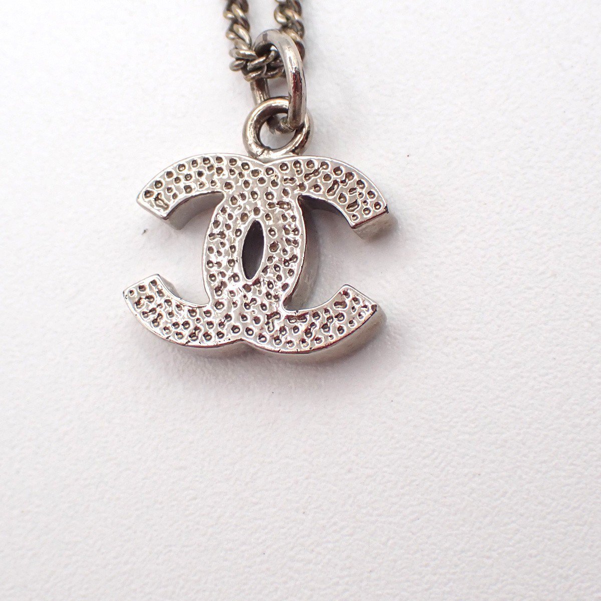 Chanel Vintage CC Logo Chain Charm Pendant silver plated Zilver