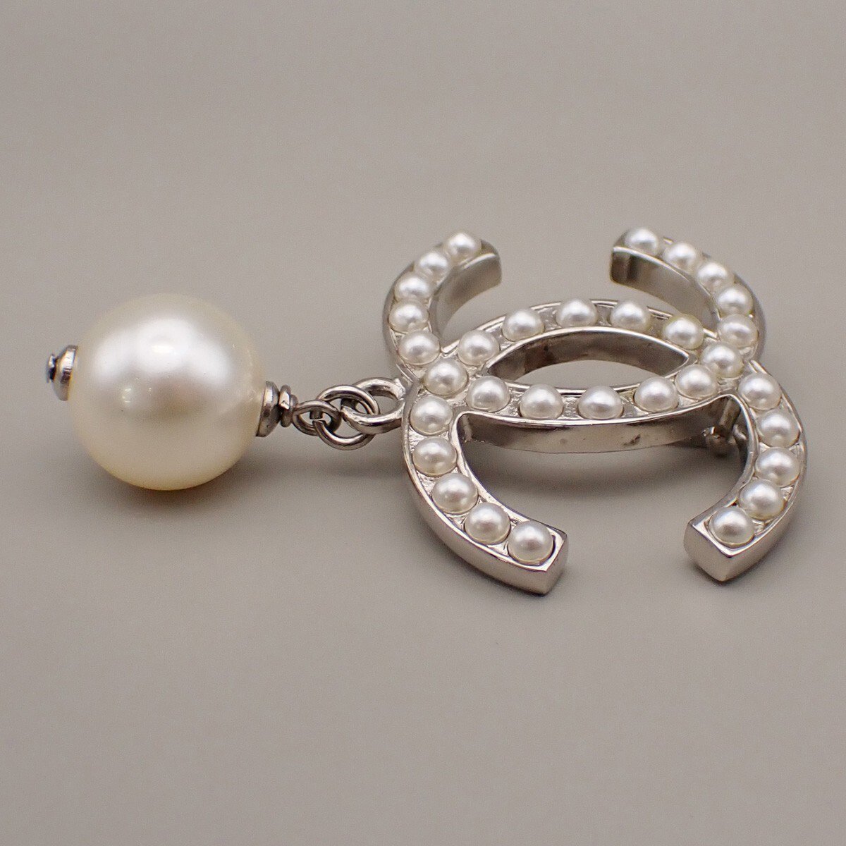 Chanel Chanel CC Drop Brooch Metal and Faux Pearls Zilver