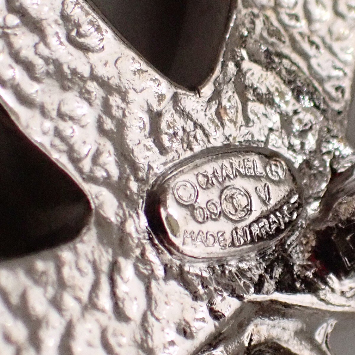 Chanel Chanel CC Drop Brooch Metal and Faux Pearls Zilver