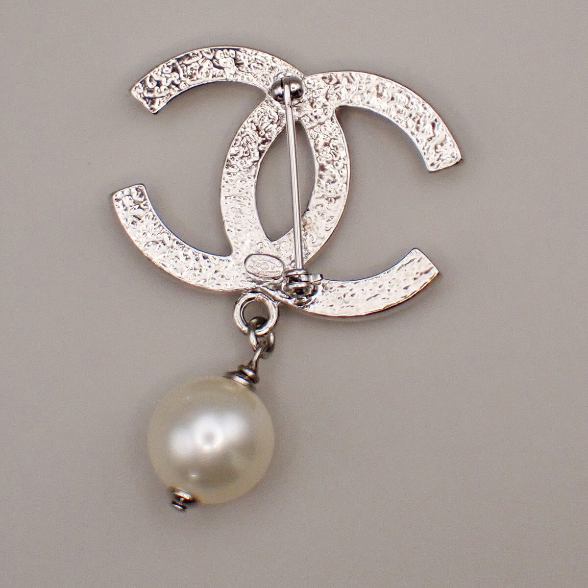 Chanel Chanel CC Drop Brooch Metal and Faux Pearls Zilver