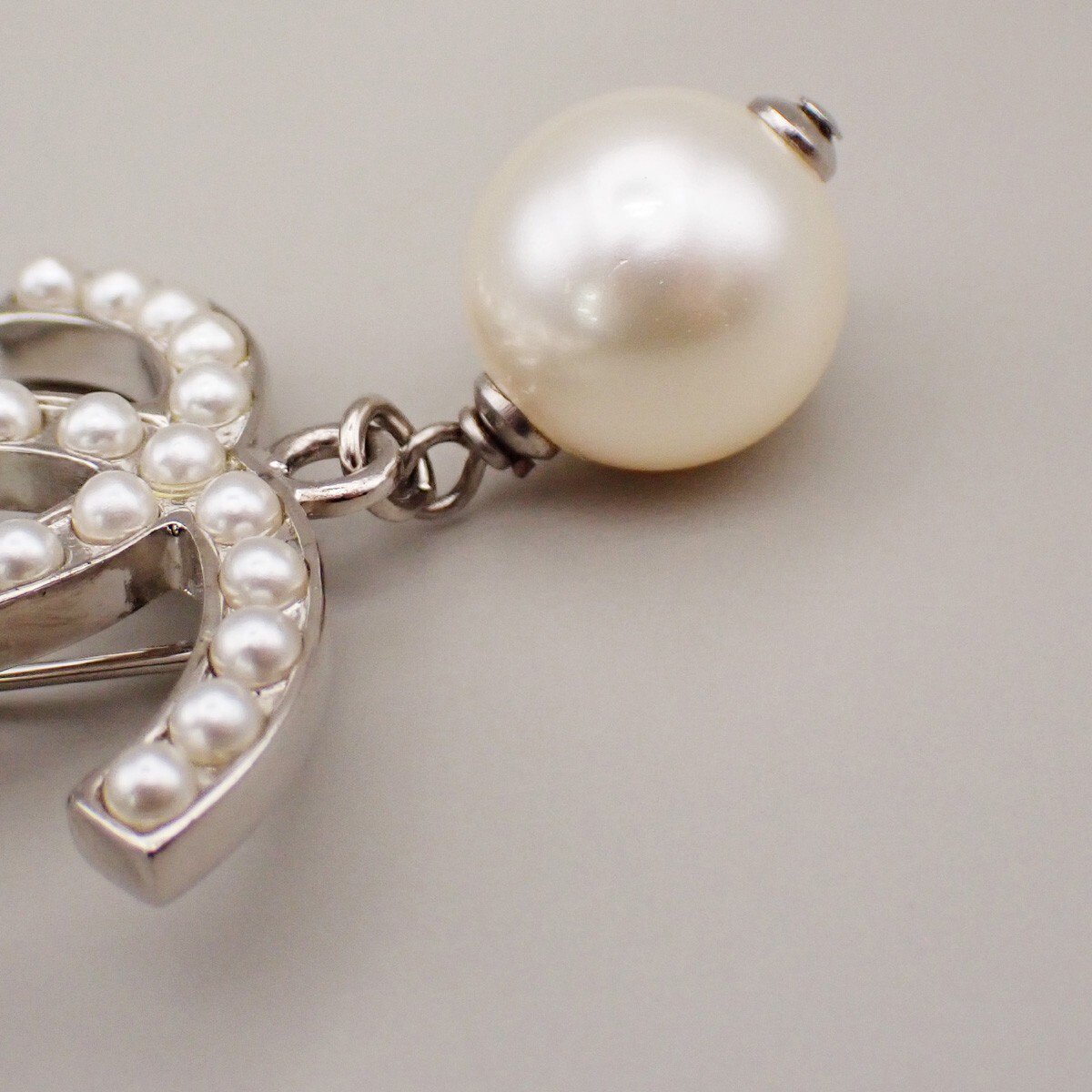 Chanel Chanel CC Drop Brooch Metal and Faux Pearls Zilver