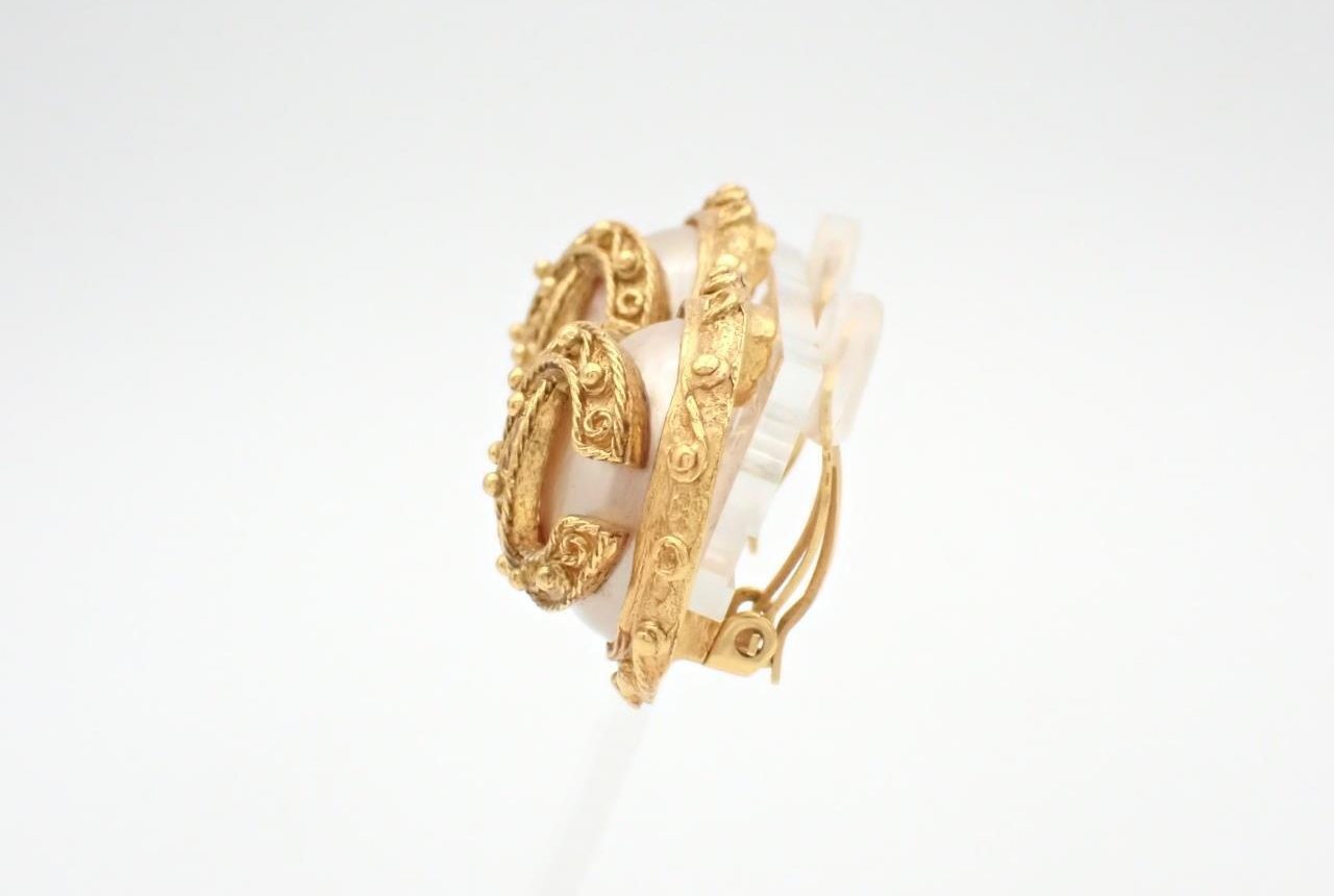 Chanel Vintage CC Round Cutout Clip-On Metal small Goud