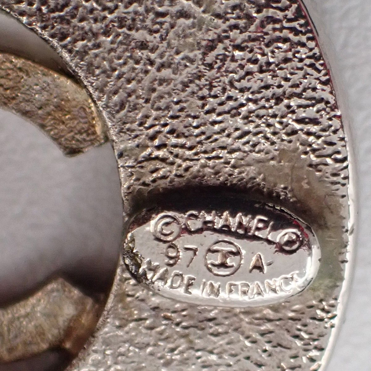 Chanel Chanel CC Cutout Round Clip-On Earrings Metal Zilver