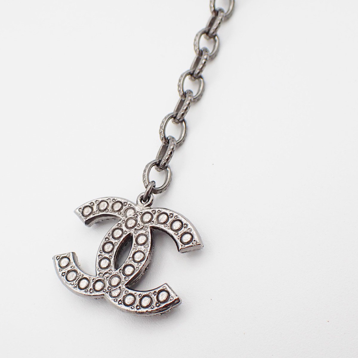 Chanel Chanel CC Charm Bracelet Faux Pearls and Metal Zwart