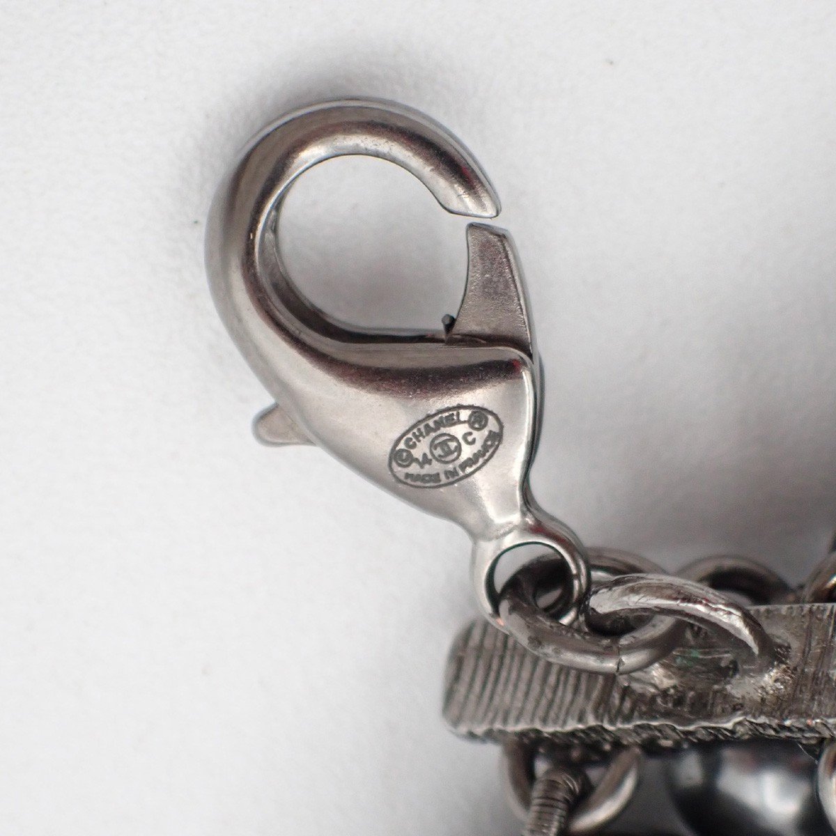 Chanel Chanel CC Charm Bracelet Faux Pearls and Metal Zwart