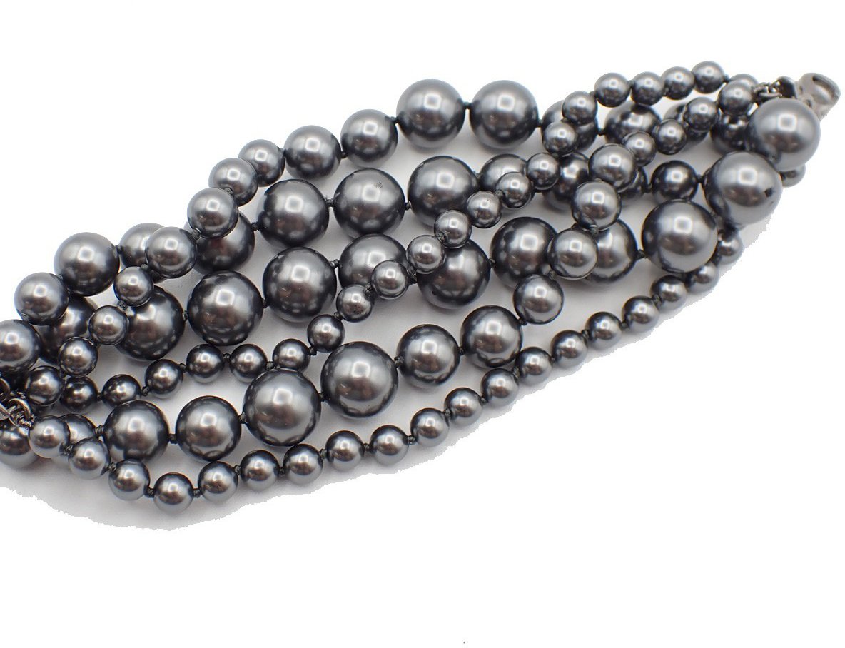 Chanel Chanel CC Charm Bracelet Faux Pearls and Metal Zwart