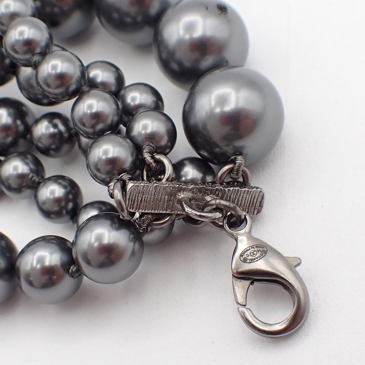 Chanel Chanel CC Charm Bracelet Faux Pearls and Metal Zwart