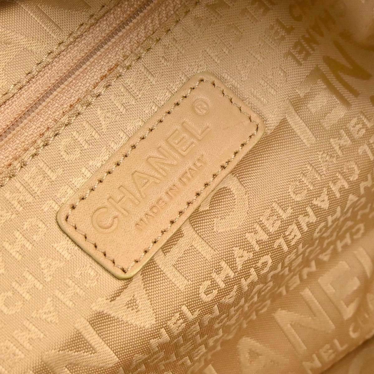 Chanel Square Stitch Bowler Quilted Calfskin Medium Roze