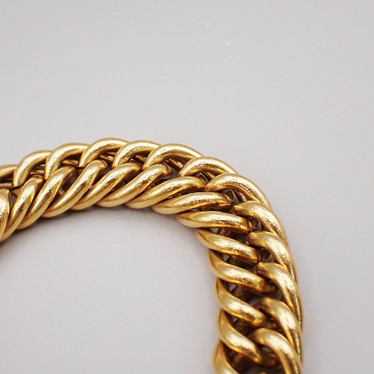 Chanel Chanel Vintage Rue Cambon Chain Charm Bracelet Metal Goud