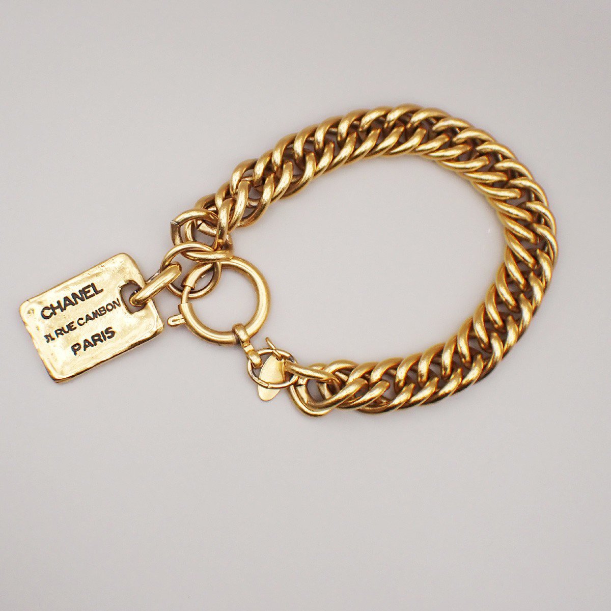 Chanel Chanel Vintage Rue Cambon Chain Charm Bracelet Metal Goud
