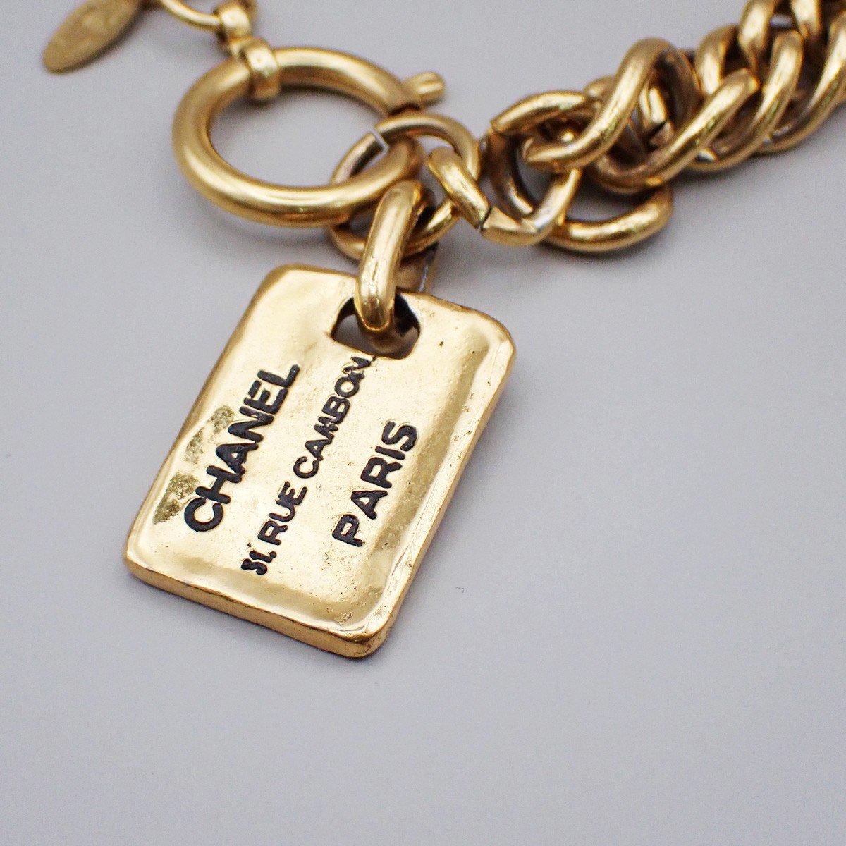 Chanel Chanel Vintage Rue Cambon Chain Charm Bracelet Metal Goud