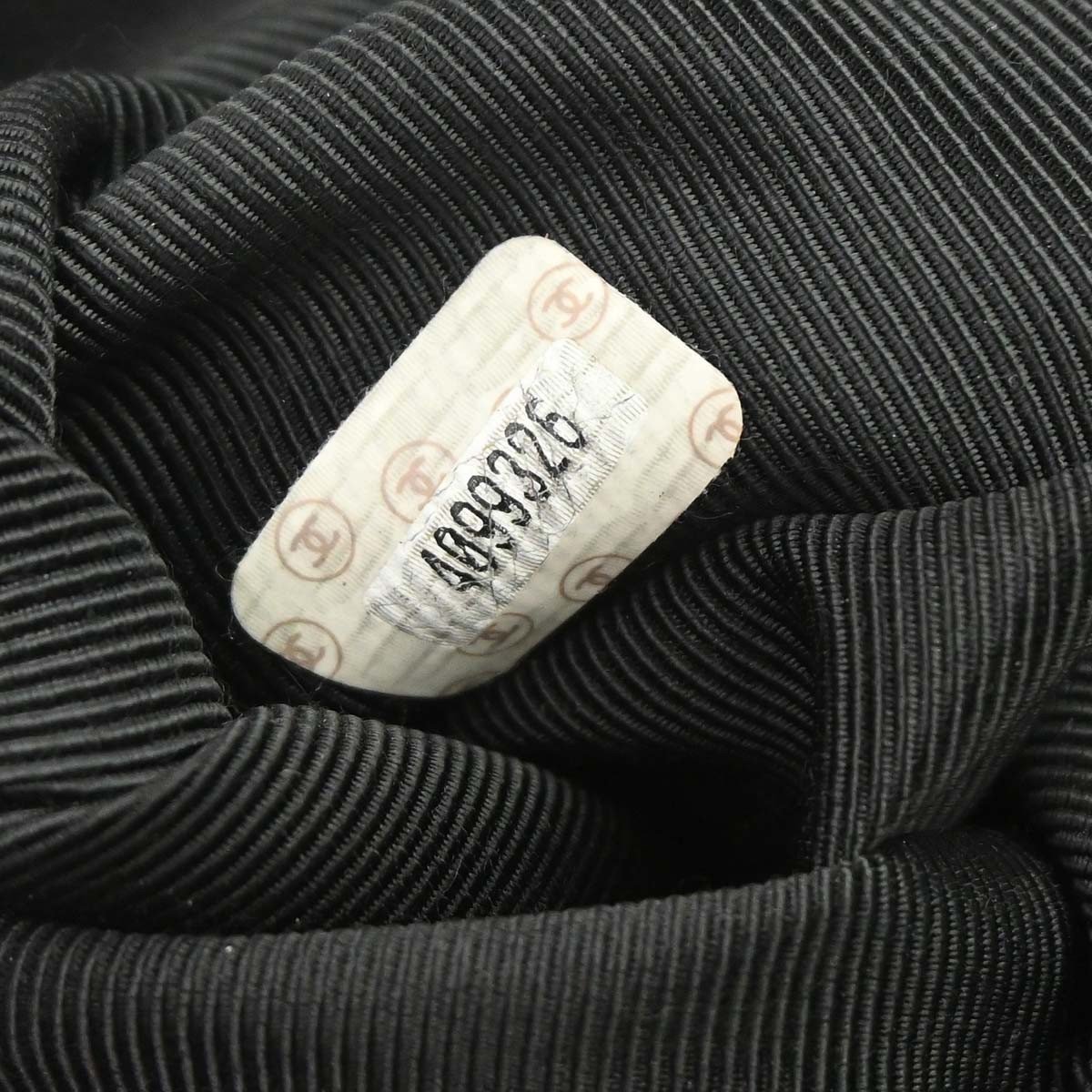 Chanel Vintage Caviar Small Zwart