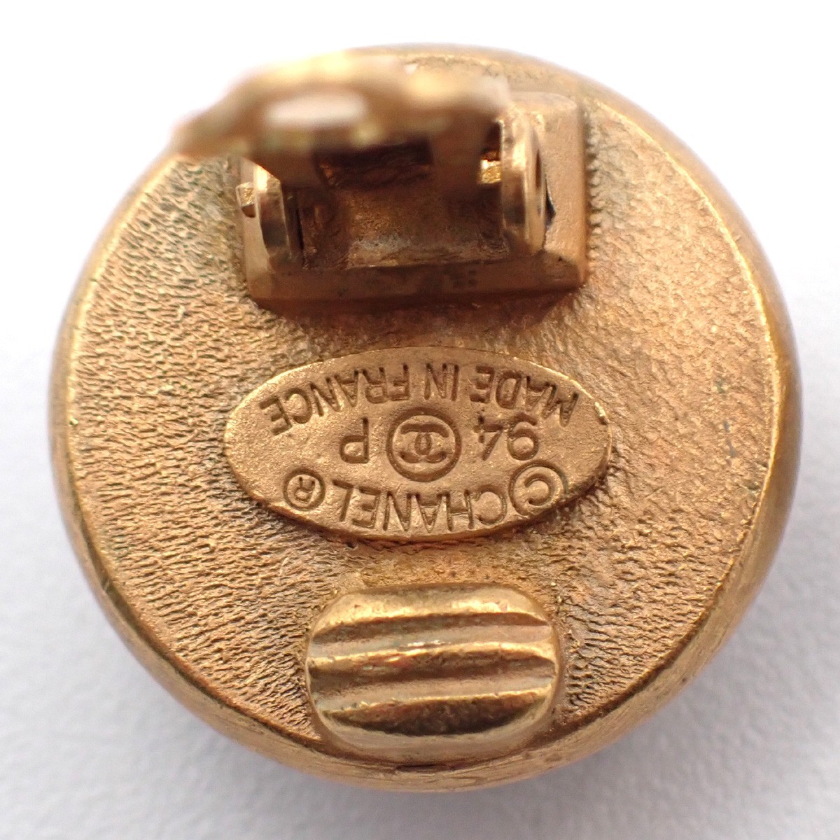 Chanel Chanel Vintage Logo Round Clip-On Earrings Metal Zwart