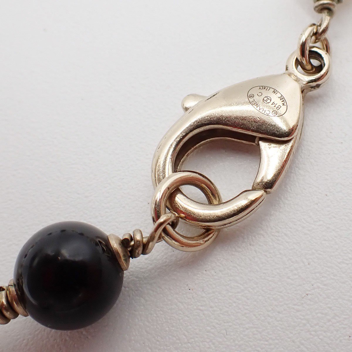 Chanel Chanel CC Coco Mademoiselle Figurine Pendant Necklace Metal with Faux Pearl and Enamel Goud