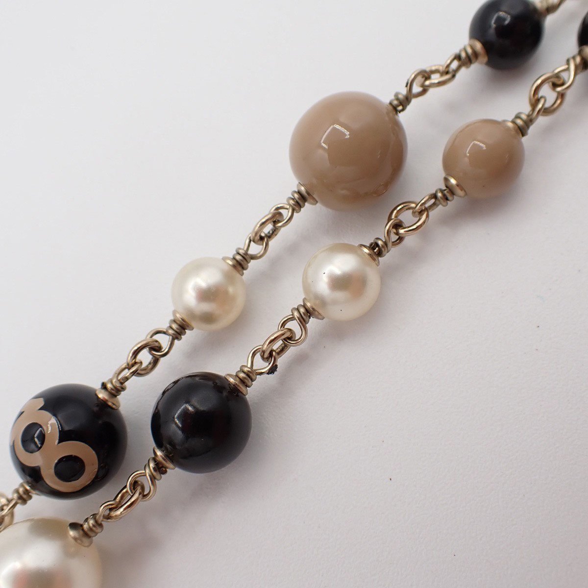 Chanel Chanel CC Coco Mademoiselle Figurine Pendant Necklace Metal with Faux Pearl and Enamel Goud